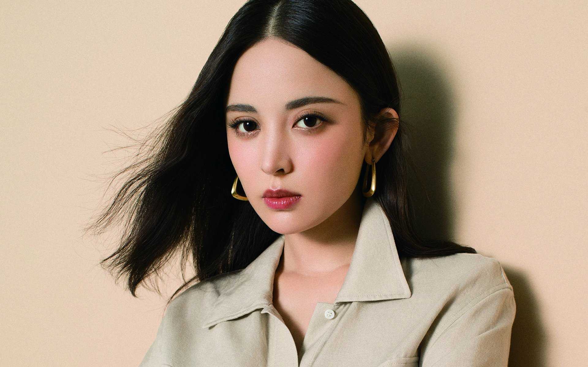 季后赛悬念升温,几支球队实力不相上下,季后赛球员