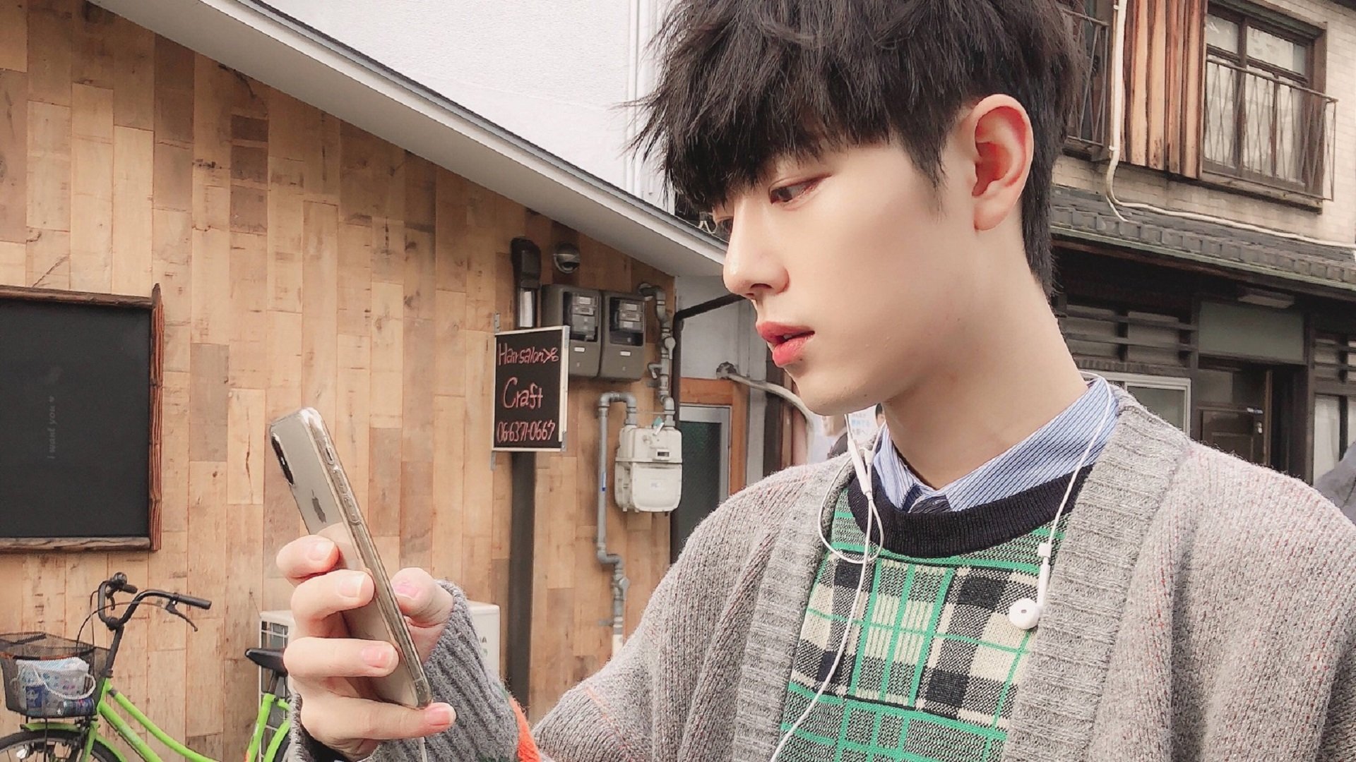 仰泳赛场吉尔吉斯斯坦选手步伐稳健,吉尔吉斯斯坦游泳运动员